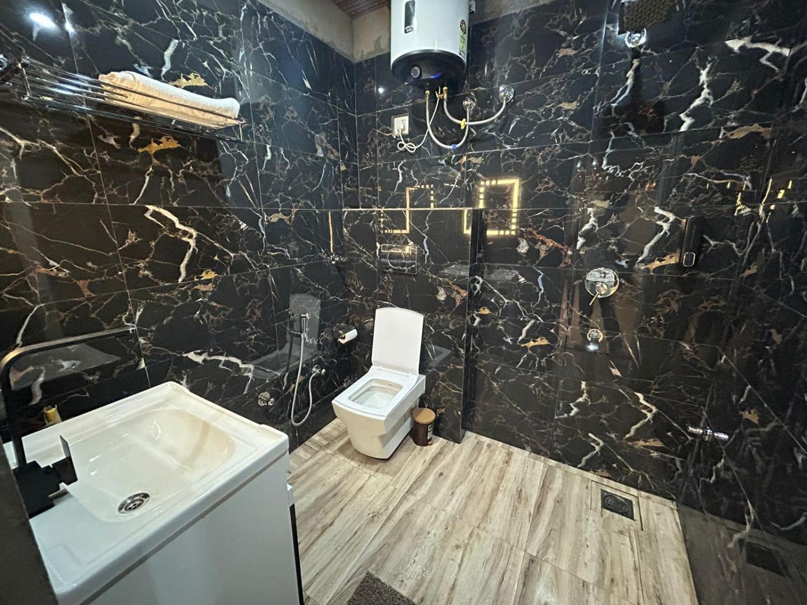 Hotel Dev Ganga Rishīkesh 外观 照片